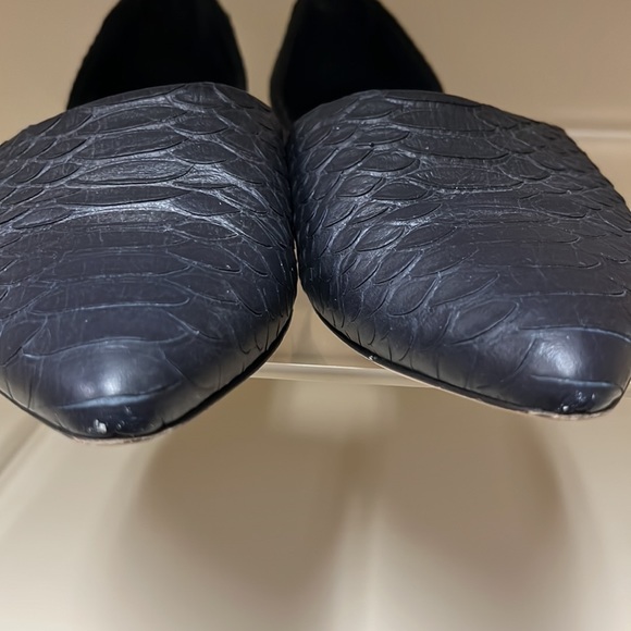 Vince D’Orsay navy snake skin flats. 37 6.5 - Picture 6 of 7